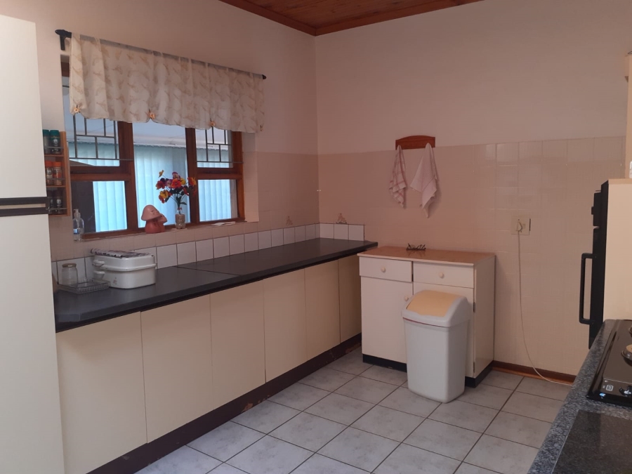 To Let 3 Bedroom Property for Rent in Wavecrest Eastern Cape